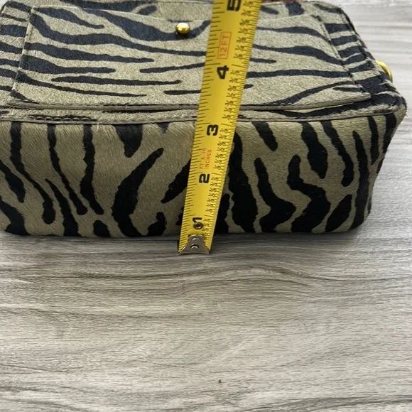💚NWT🤎 Madewell The Transport Camera Bag: Tiger Calf Hair Edition Green Olive - Picture 7 of 12